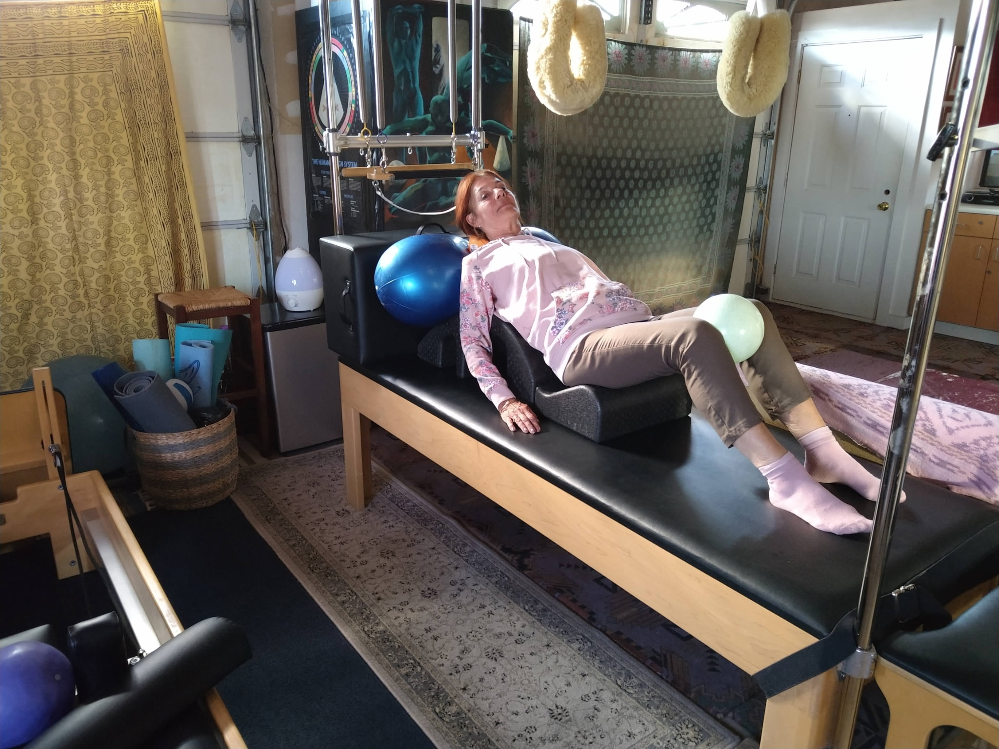An individual movement practice in Achmed’s studio